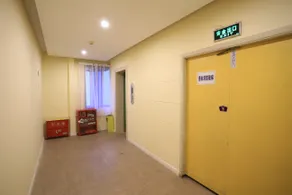 Home Inn Chongqing Jiefangbei Hongyadong - Image 3