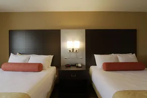 Best Western Plus Woodstock Inn & Suites - Image 4