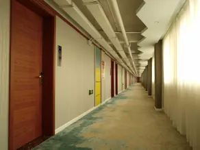 Yingbin Holiday Hotel - Image 2