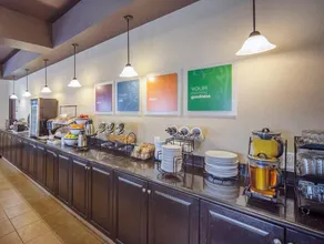 COMFORT INN AND SUITES - Image 4