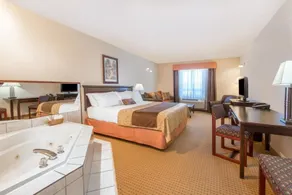 Ramada Lloydminster - Image 3