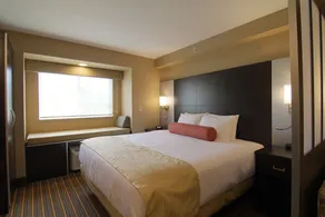 Best Western Plus Woodstock Inn & Suites - Image 5