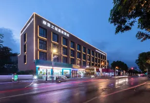Modern Crown Hotel - Image 5