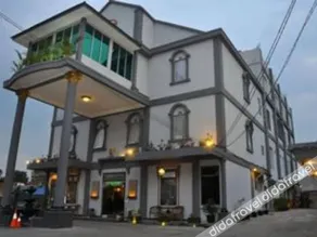 Hotel Ghotic Bandung - Image 2