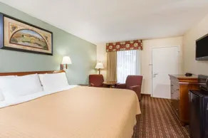 Days Inn by Wyndham Orangeburg - Image 4