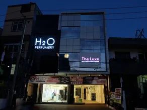 The Luxe Guesthouse - Image 2