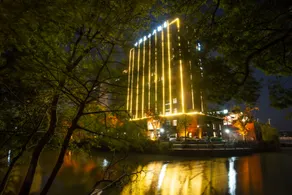 Waterfront Garden Hotel - Image 2