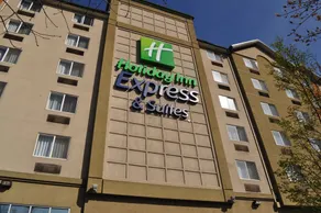 Holiday Inn Express & Suites Seattle City Center - Image 3