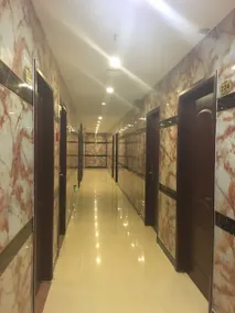 Golden Leaf Hotel - Image 3