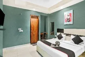 OYO Townhouse 619 Hotel Church House Rohini Near Rohini Sector 18 Metro Station - Image 4