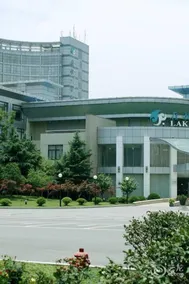 Lakeside Hotel Suzhou - Image 2