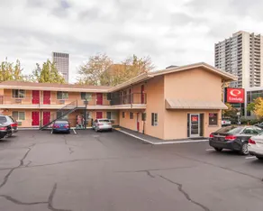 Econo Lodge City Center - Image 4