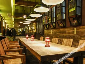 Mahoo's Holiday Inn - Image 3
