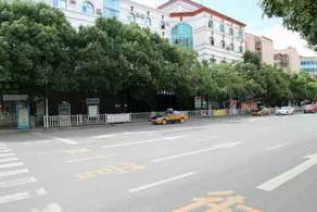 Guiding Hongtu Business Hotel - Image 3