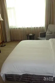 Oriental Lily Hotel - Image 2