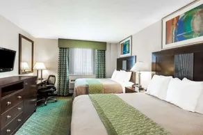 Ramada Long Island City - Image 4