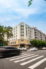 Modern M+ Hotel - Image 2