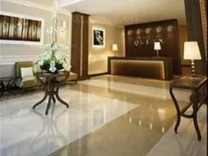 Queen Hotel - Image 4