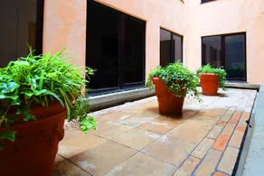 Hotel Migrant - Image 1