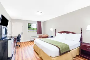 Clarion Pointe Athens - Image 4