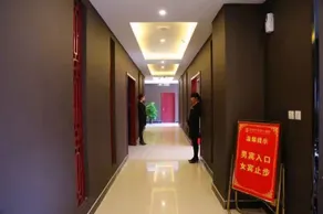 Junyue Huating Holiday Hotel - Image 2