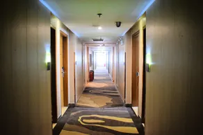 Wharton Business Hotel - Image 2
