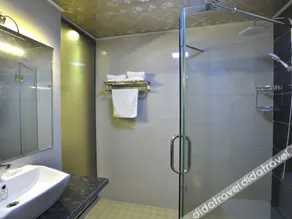 Mini Holiday Hotel - Image 2