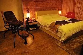 The No.1 Courtyard Hotel - Image 4