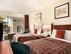 Travelodge Elkhart - Image 2