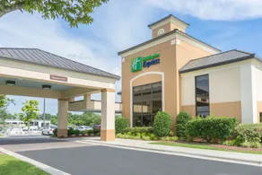 Holiday Inn Express New Bern - Image 3
