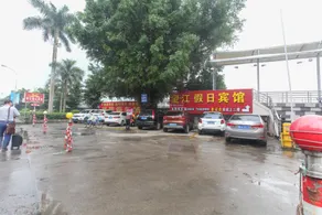 Wangjiang Holiday Hotel - Image 3