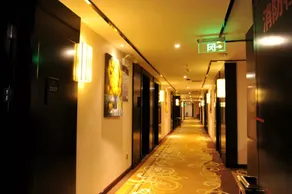 Man Cheng Hotel - Image 3