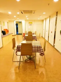 IU Hotel - Image 3
