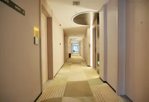 IU Hotel (Zhuzhou Hongqi Square District Government) - Image 3