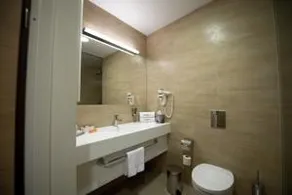 Green City Hotel - Image 2