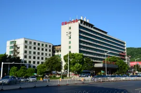 Dolton Lushan Hotel - Image 1