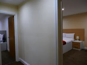 Heathrow Traveller B&B - Image 5