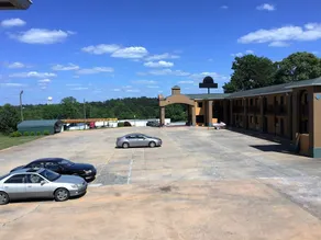 Garden Inn and Suites Hogansville - Image 2