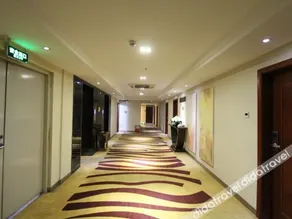 Sunshine Holiday Hotel - Image 4