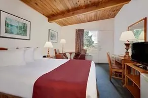 Ramada Wyndham Gananoque Provincial Inn - Image 5