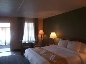 SureStay Plus Hotel by Best Western Willcox - Image 4