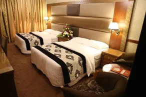 Dubai Palm Hotel - Image 5