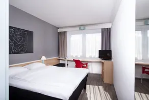 Ibis Hotel Berlin Airport Tegel - Image 3