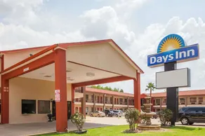 Days Inn by Wyndham Houston-Galleria TX - Image 2