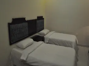 Refaaf Al Azizia Hotel - Image 2