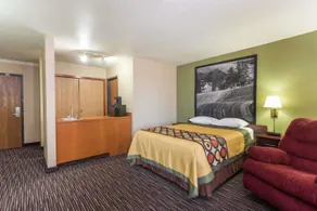 Super 8 by Wyndham Germantown/Milwaukee - Image 4