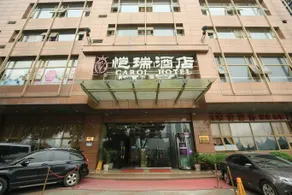 Carol Hotel - Image 1