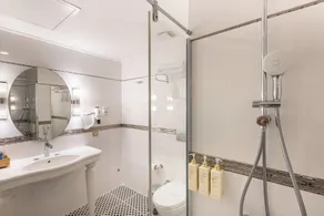 Reo Hotel - Image 5