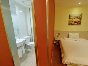 Hanting Shanghai Dabaishu Subway Station Hotel - Image 3