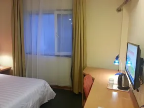 Home Inn Business Travel Yangzhou Wanda Plaza - Image 3
